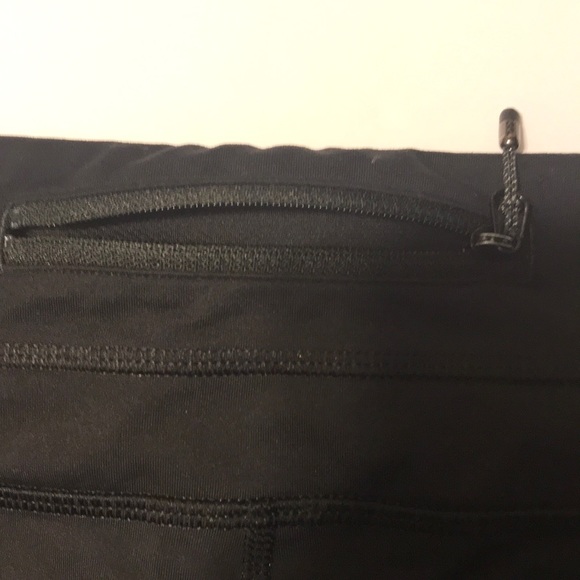 Beautiful lululemon black leggings !!! - Picture 4 of 4